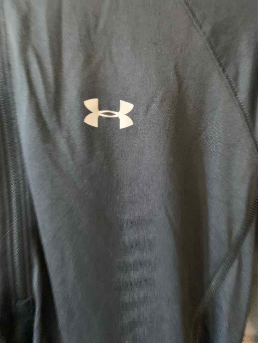 W UNDER ARMOUR BK Size MED AW