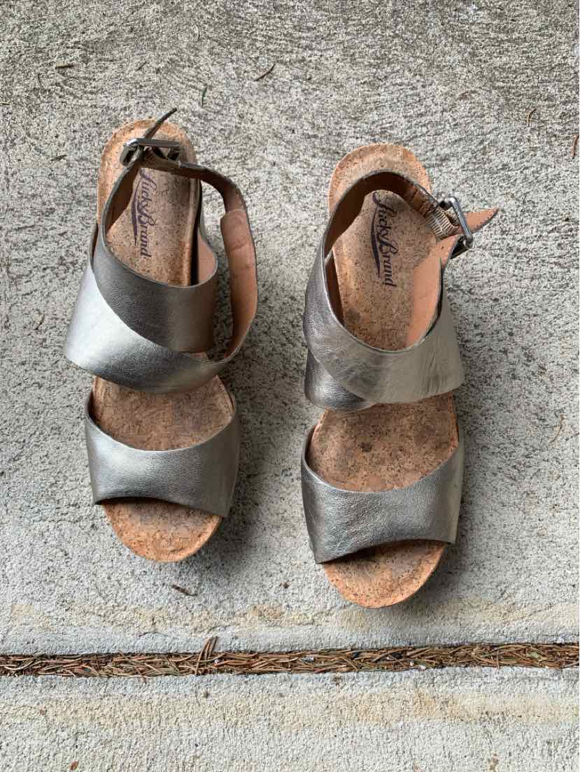 W LUCKY BRNZ Size 7 SHOE