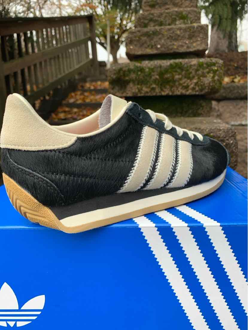 W ADIDAS BK Size 5.5 SNEAKER