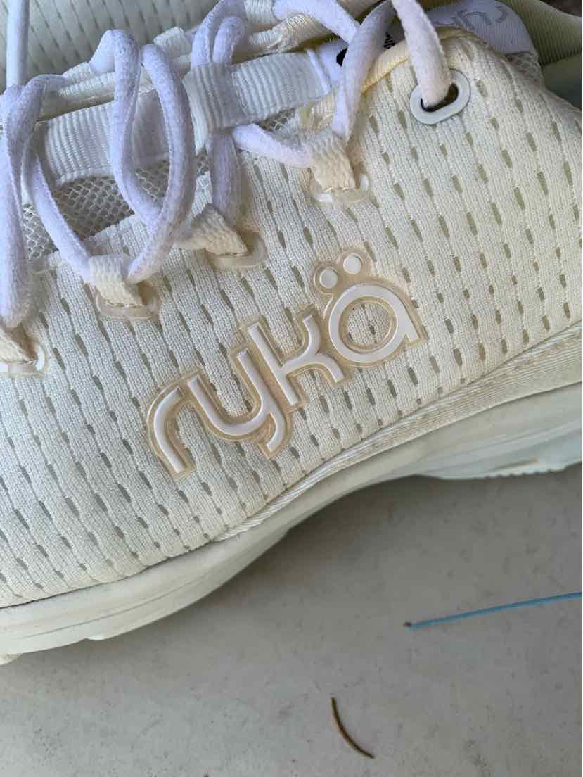 W RYKA WH Size 10 SNEAKER