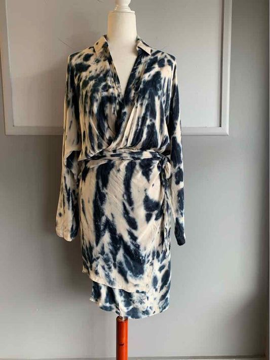 Black and white tie-dyed long-sleeve wrap dress with a gathered waist in medium size.