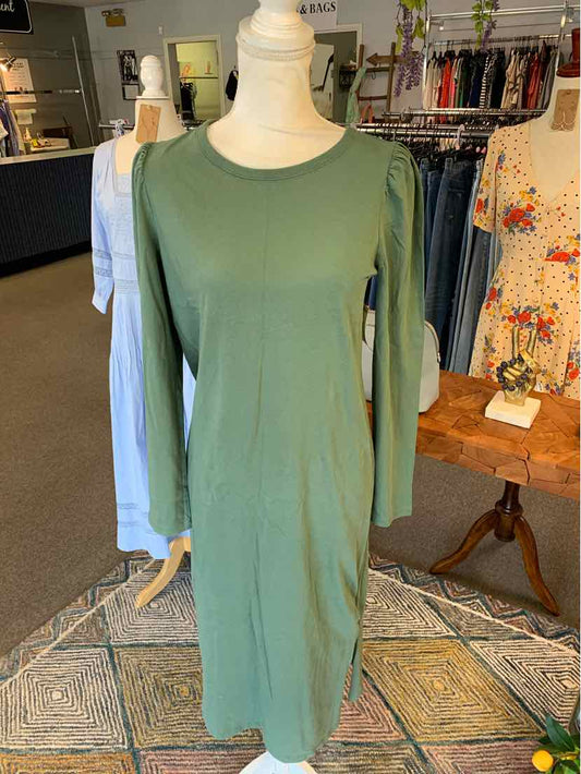 W UNIVERSAL THREAD GR Size SM DR