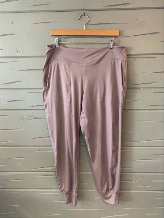 Light mauve tapered pants with elastic waistband and side pockets in size 2X.