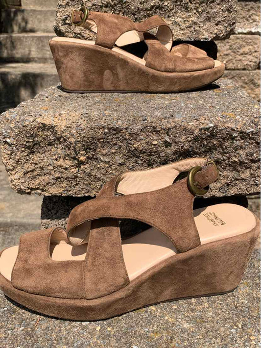 W JOHNSTON & MURPHY BR Size 7 SANDAL