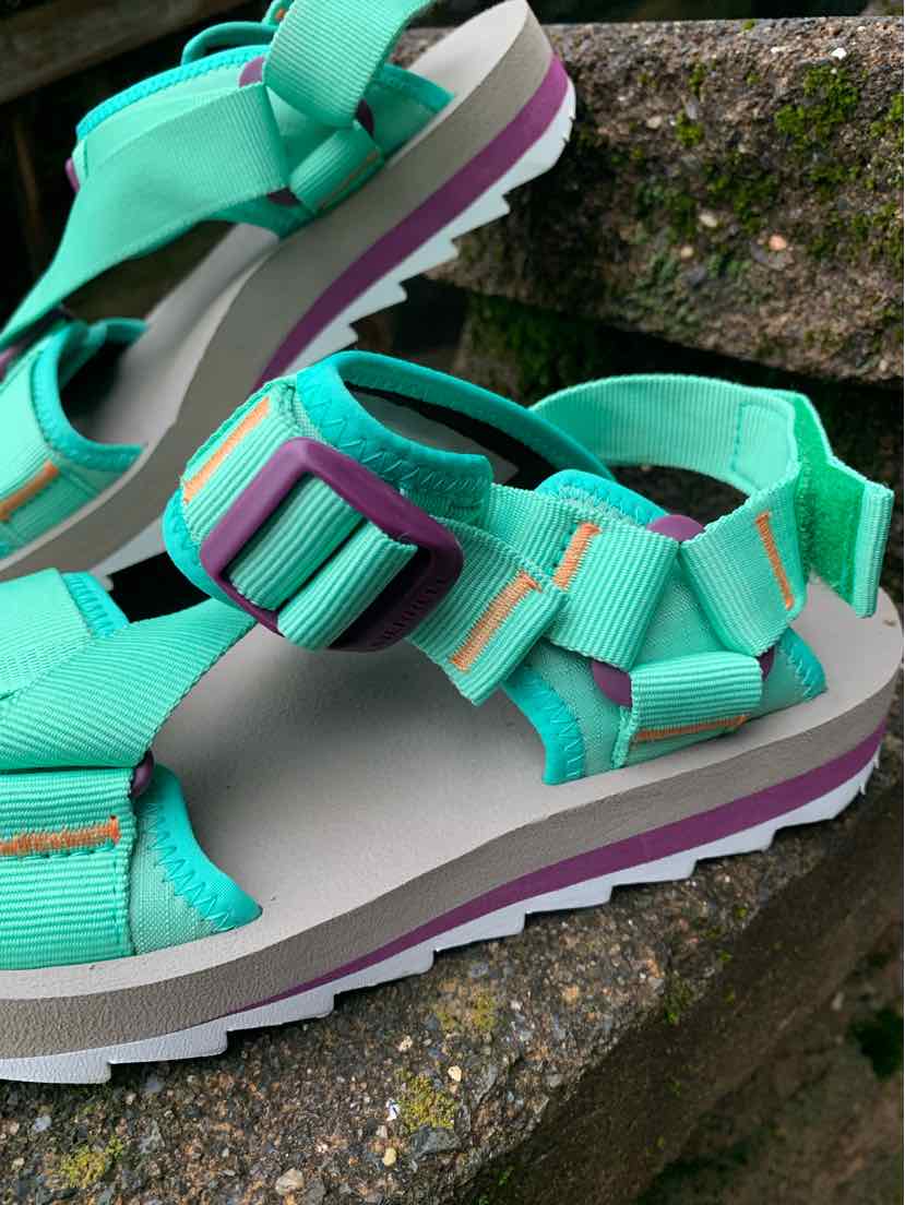W MERRELL TEAL Size 8 SANDAL