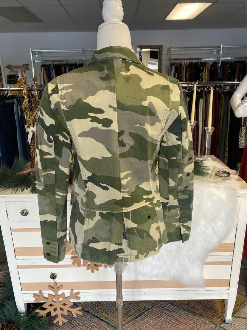 Green and beige camouflage jacket with a high collar and zipper closure, size small.
