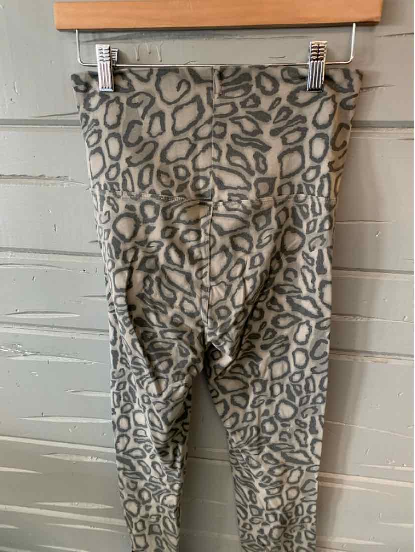 Gray cheetah print leggings with a fitted hard tail design, size small.