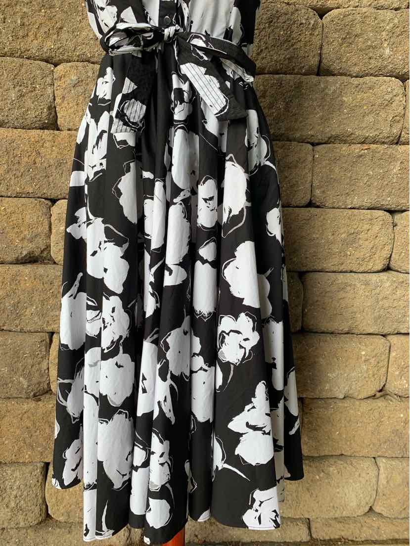 W WHBM BK Size 6 DR