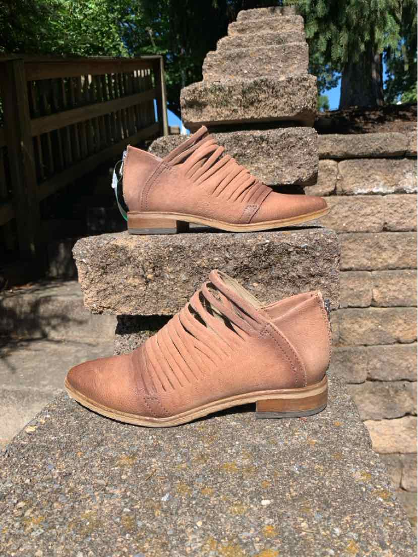 W FREE PEOPLE BR Size 36 BOOT