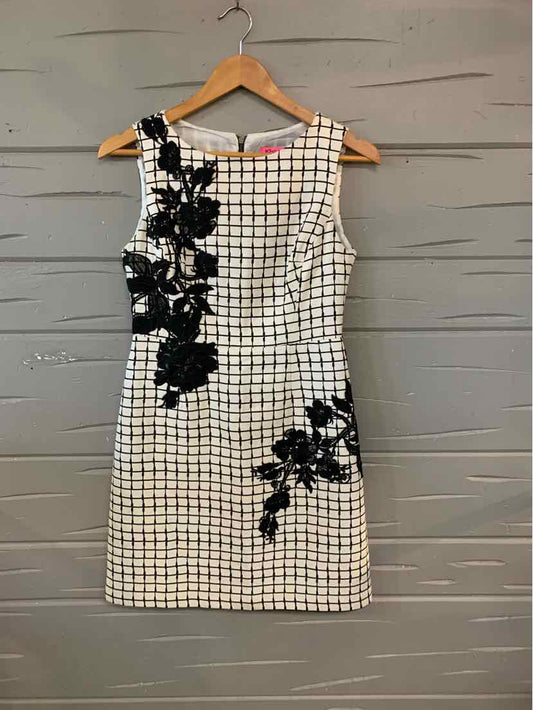 W BETSY JOHNSON WH Size 2 DR