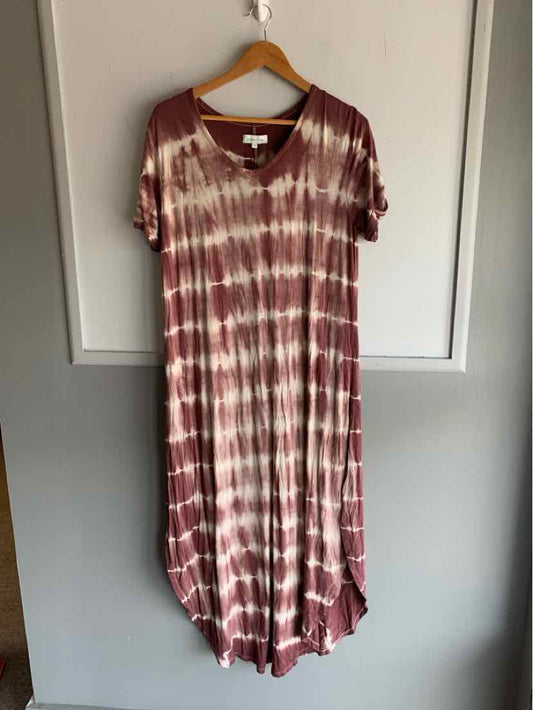 Brown and white tie-dyed short-sleeve maxi dress with a V-neck and side slits.