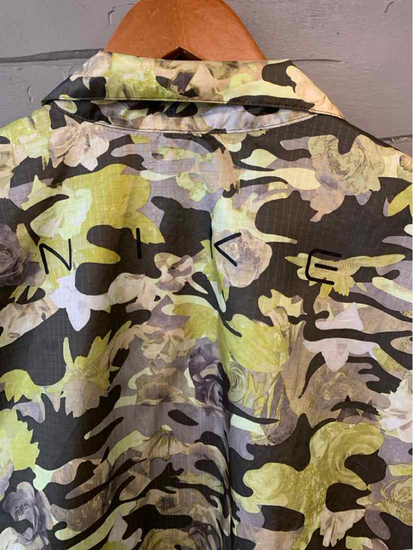 Green and beige camo Nike jacket with hood in XXL size on hanger.
