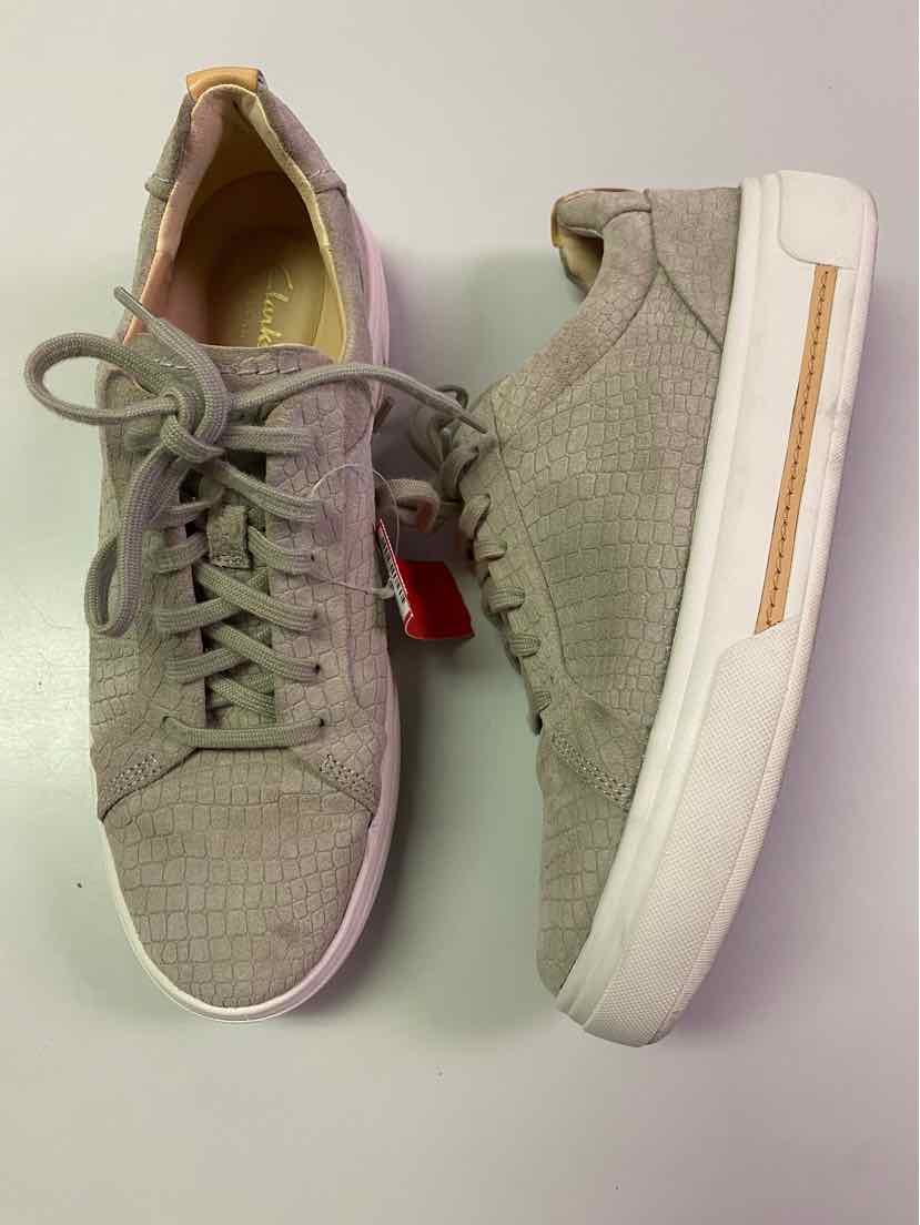 W CLARKS GY Size 10 SNEAKER
