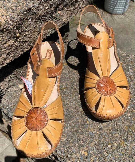 W PIKOLINOS TAN Size 37 SHOE