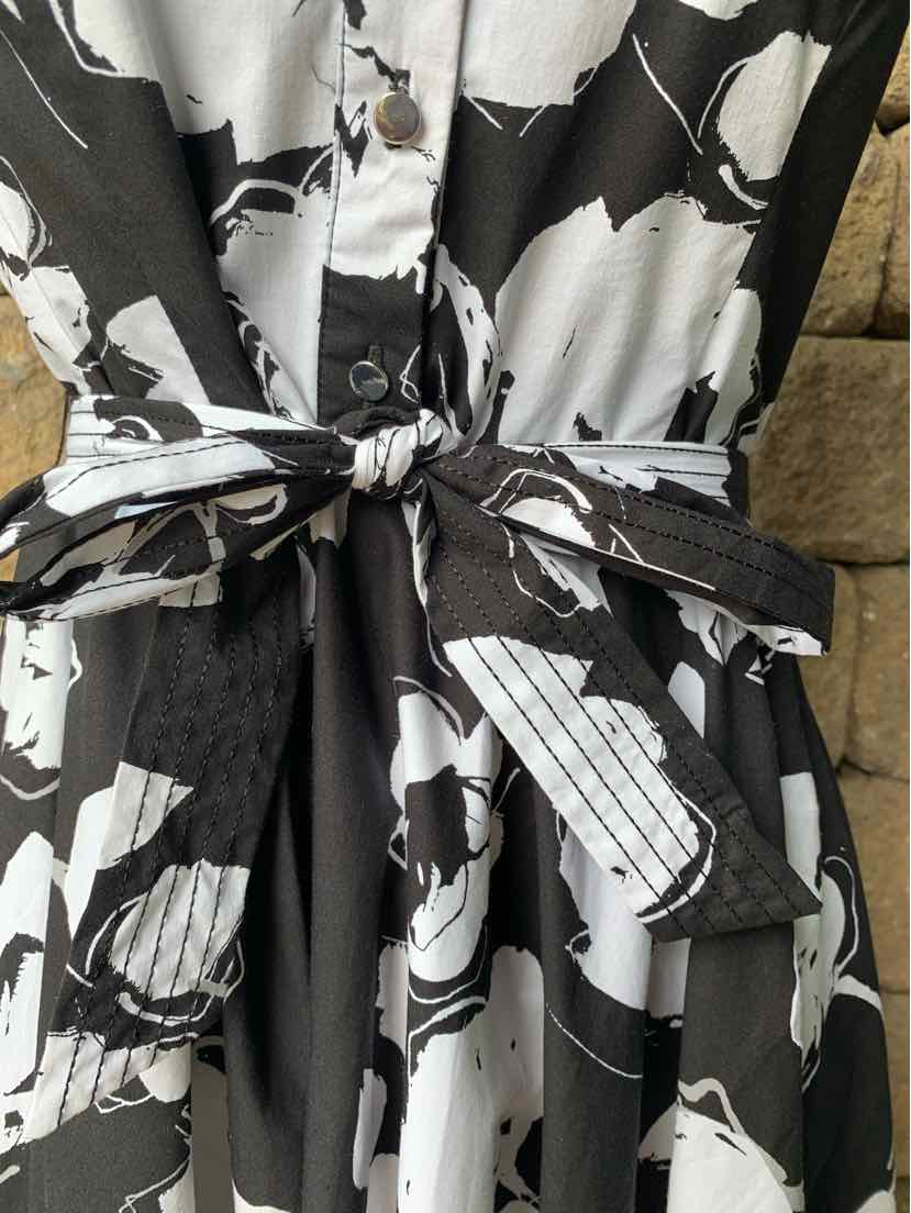 W WHBM BK Size 6 DR