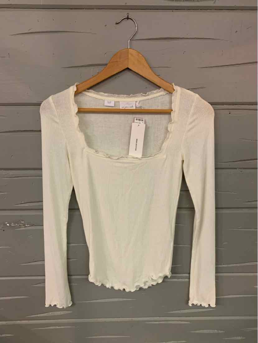 W OUT FROM UNDER IV Size SM T