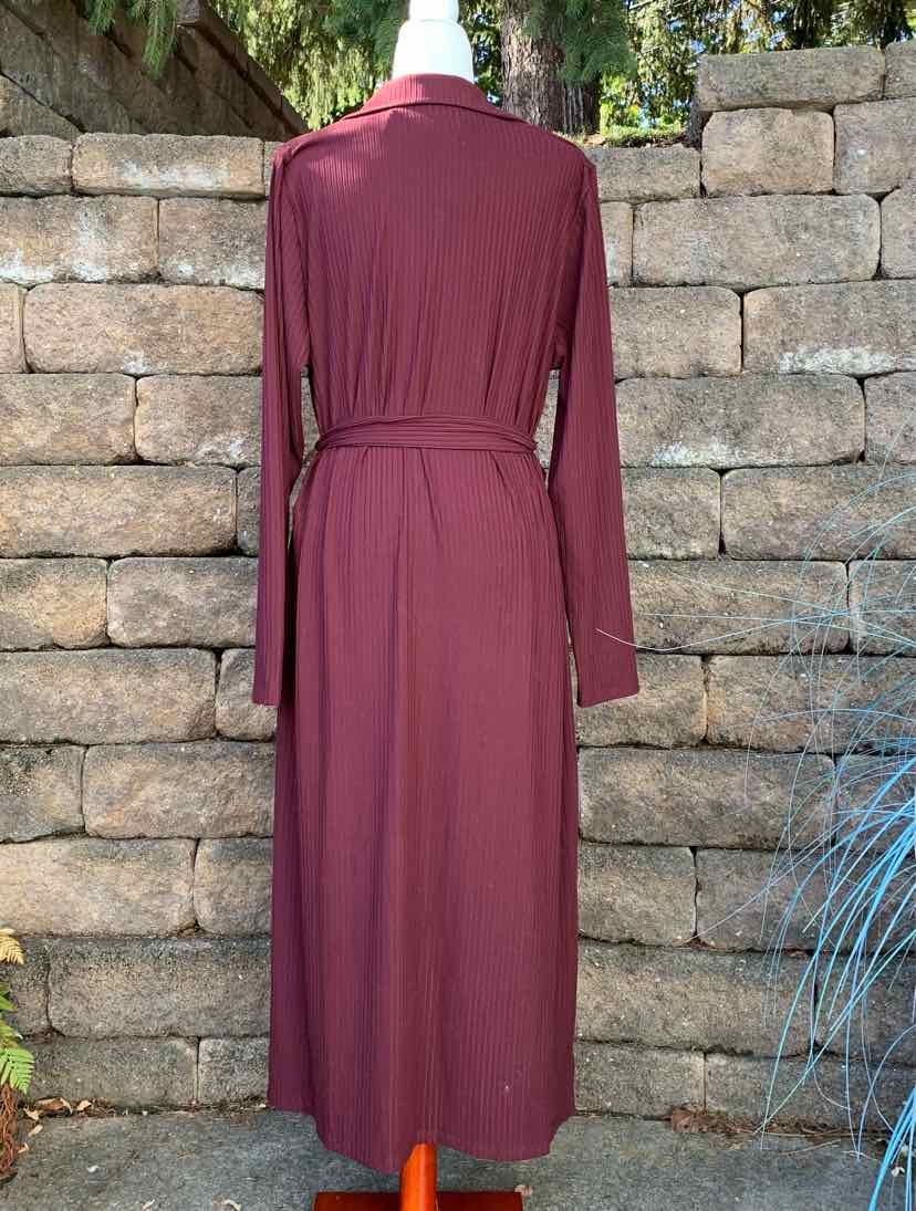 W LANE BRYANT BURG Size 18/20 DR