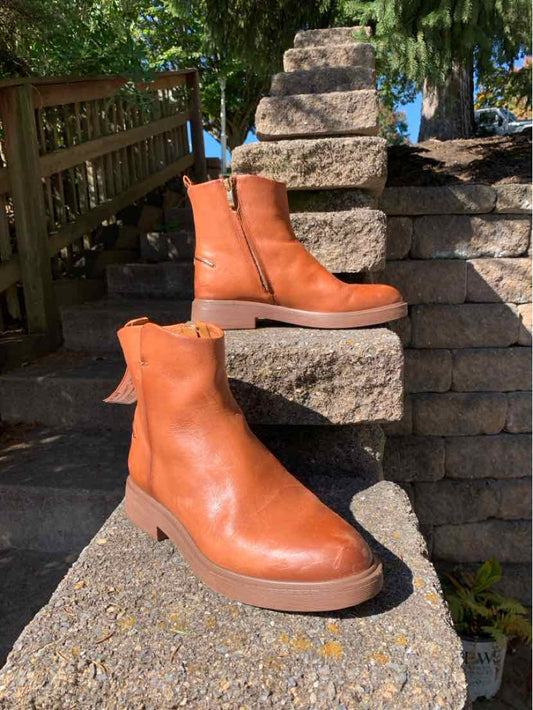 W FRANCO SARTO TAN Size 9 BOOT