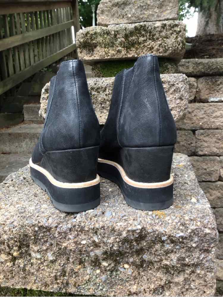 W EILEEN FISHER BK Size 6.5 BOOT