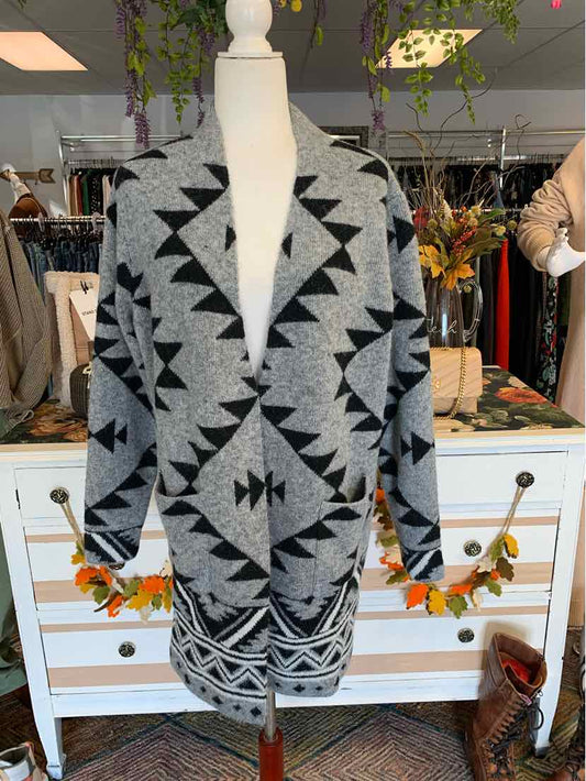 W FRYE GY Size LG SW