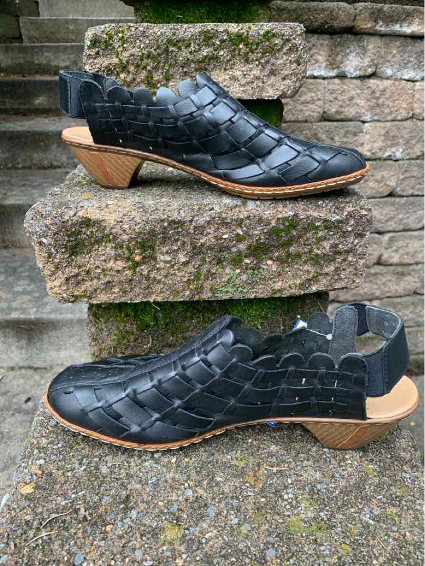 W RIEKER BK Size 42 SHOE