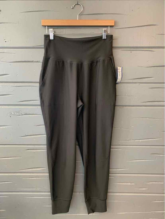 Dark gray Old Navy women’s leggings with a wide waistband and tapered ankle cuffs.