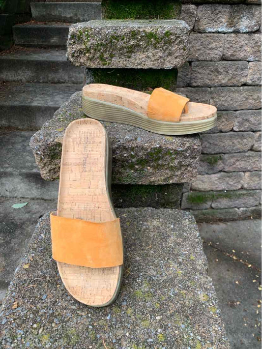 W DONALD PLINER YW Size 9.5 SHOE