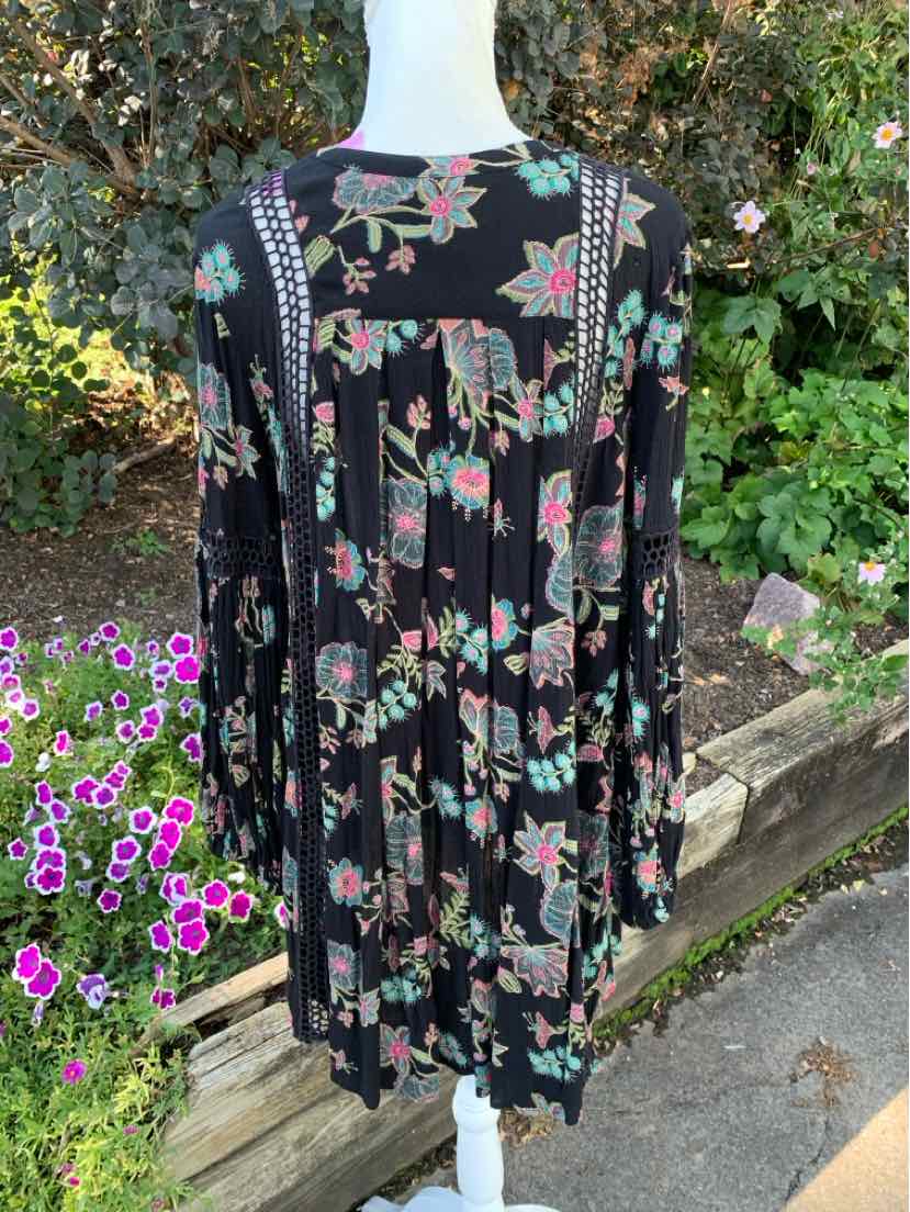 W FREE PEOPLE BK Size SM T
