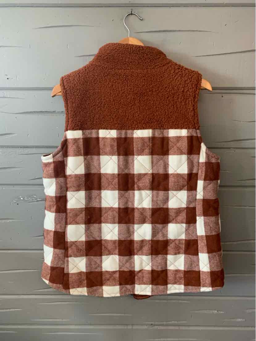 Brown sherpa and white-and-brown gingham check fleece vest with stand collar, sleeveless, size XL.