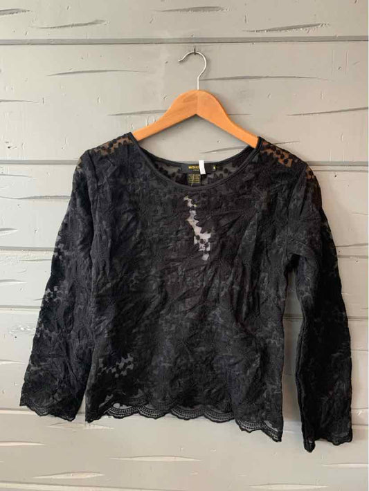 Black long-sleeve lace top with scalloped hem and floral pattern, petite size small.