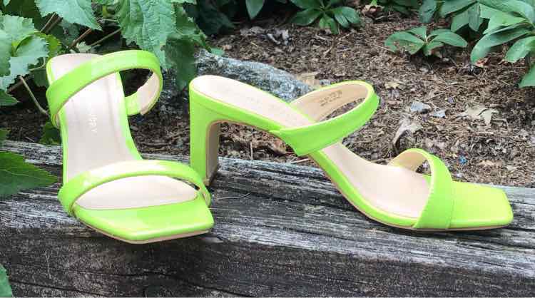 W CHINESE LAUNDRY GR Size 7 SHOE