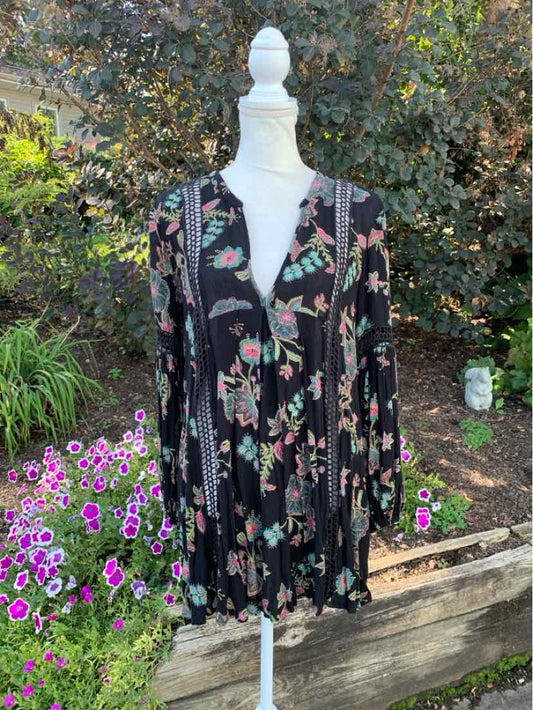 W FREE PEOPLE BK Size SM T