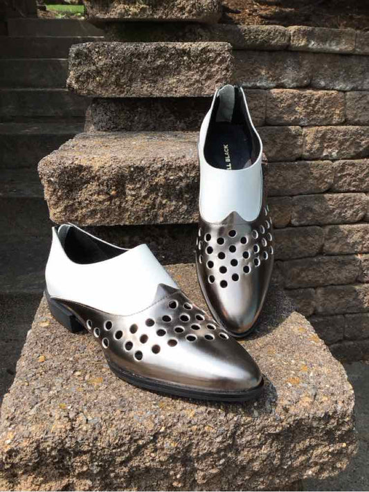 W ALL BLACK SLV Size 40 SHOE