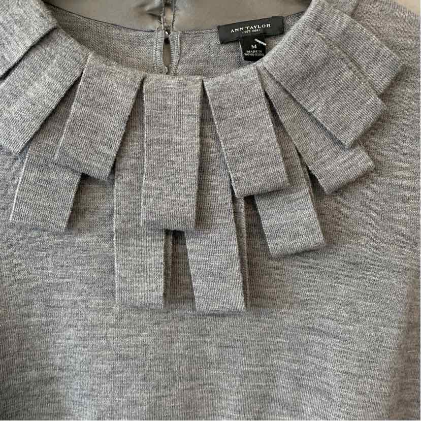W ANN TAYLOR GY Size MED SW