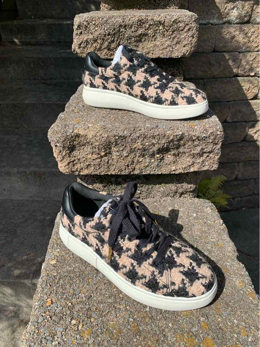 W KATE SPADE BK Size 6 SNEAKER