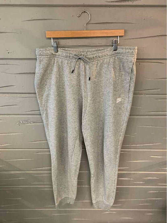 W NIKE GY Size XL AW