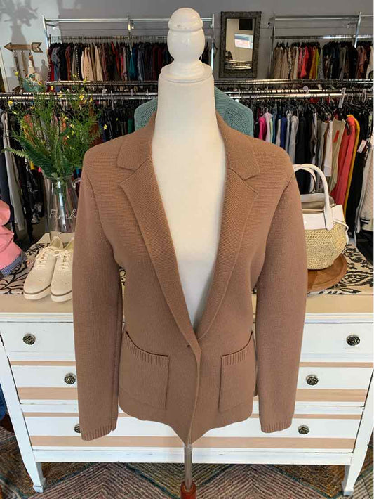 Tan tailored blazer with notch lapels and front patch pockets on a white mannequin.