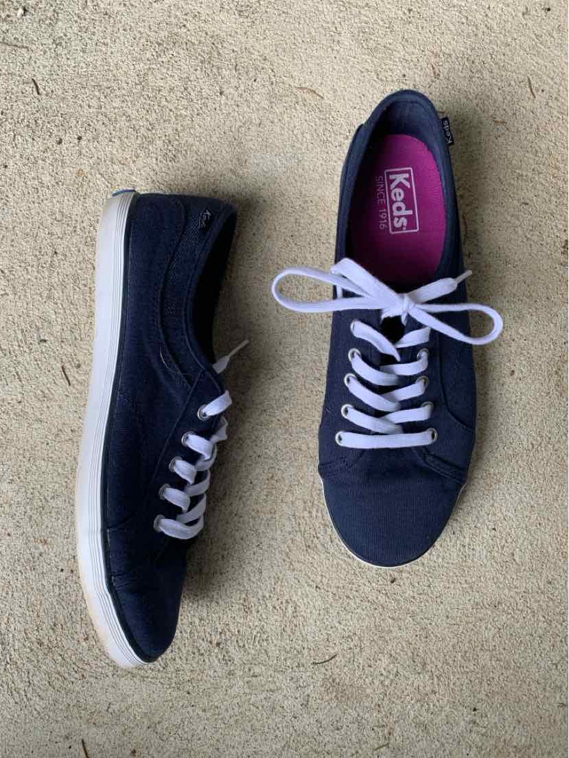 W KEDS NY Size 8 SNEAKER