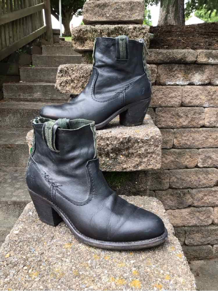 W FRYE BK Size 9 BOOT