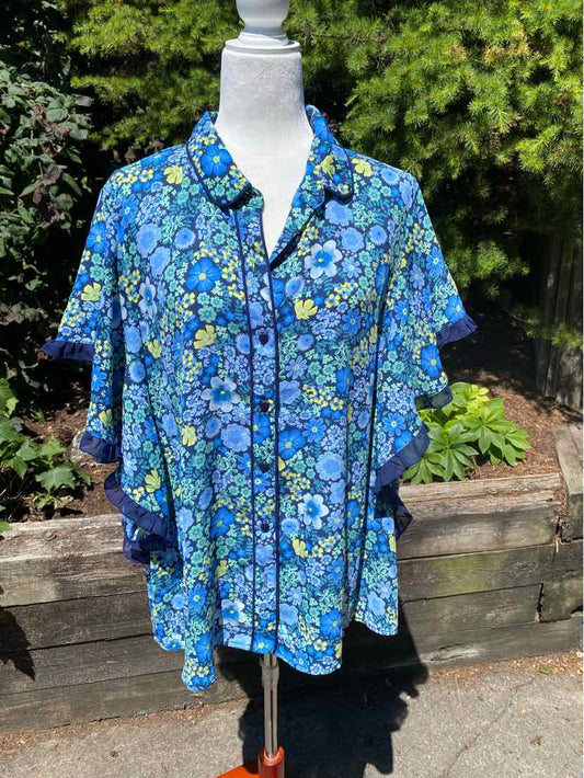 Blue floral short-sleeve button-up shirt with collar, loose fit, size XL.