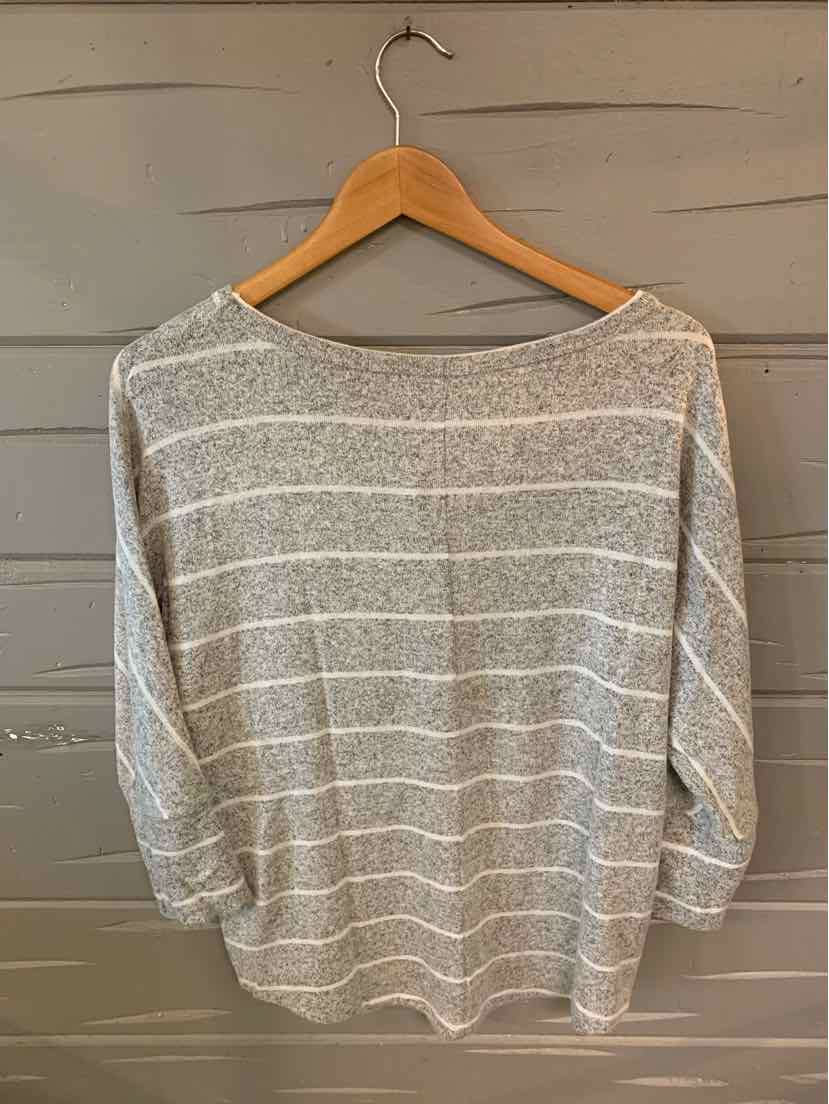 W MARKET & SPRUCE GY Size MED T
