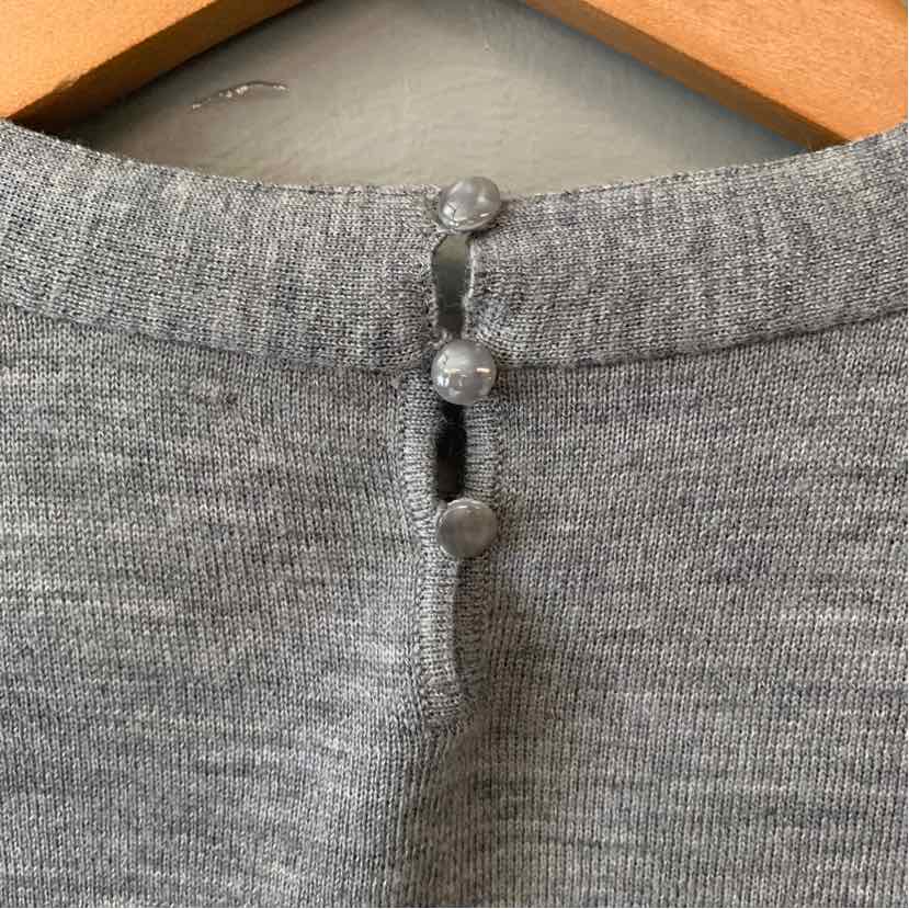W ANN TAYLOR GY Size MED SW