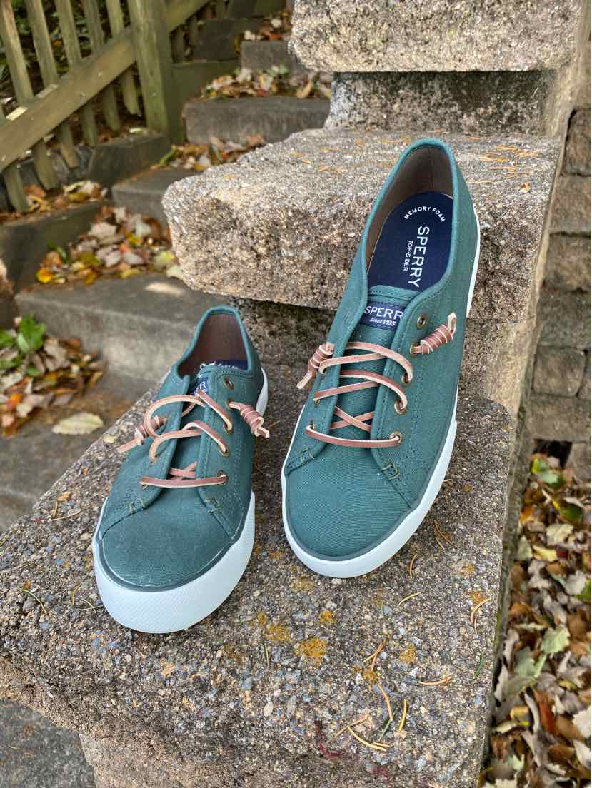 W SPERRY NY Size 7.5 SNEAKER