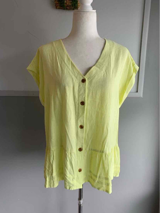 Light yellow short-sleeve blouse with V-neck and front wooden button closure, relaxed fit.