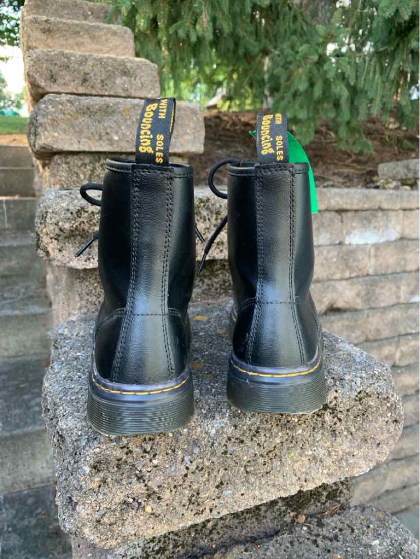 W DR. MARTENS BK Size 5 BOOT
