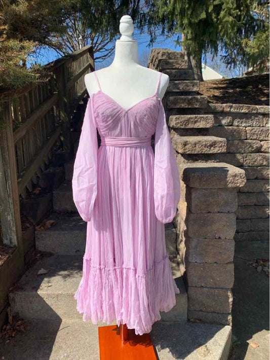Lavender off-shoulder midi dress with puff sleeves and ruched bodice on white mannequin.