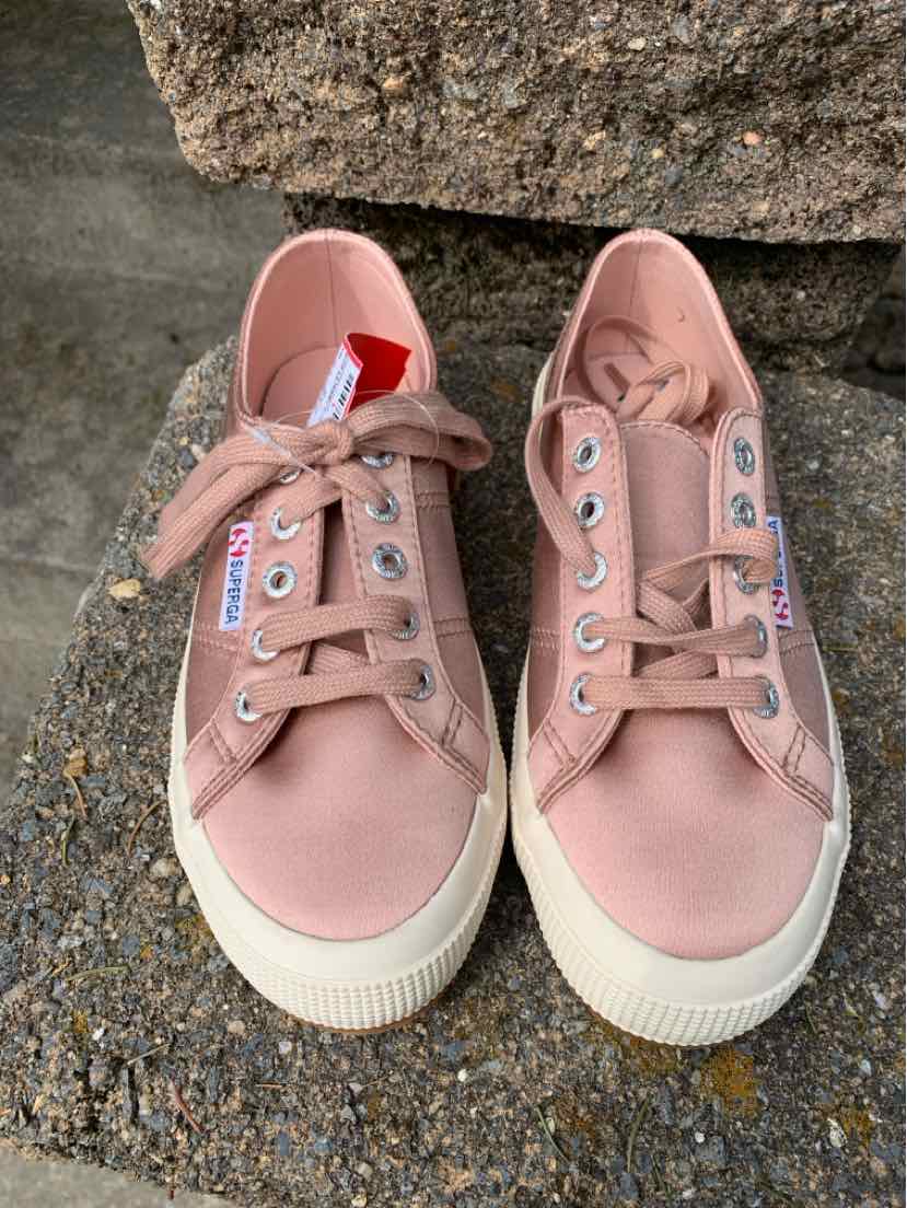 Pink canvas Superga RS sneakers with white rubber soles and laces, size 6.