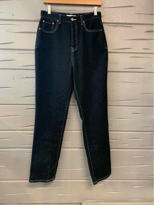 High-waisted black jeans with front pockets and belt loops, size 6.