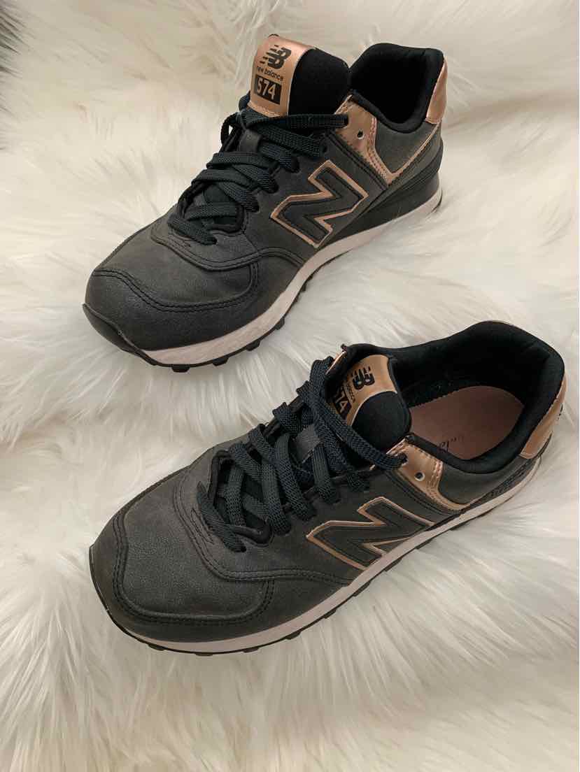 W NEW BALANCE GY Size 7 SNEAKER