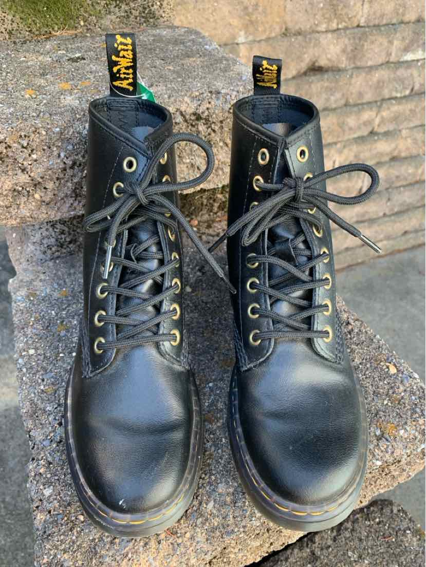 W DR. MARTENS BK Size 5 BOOT
